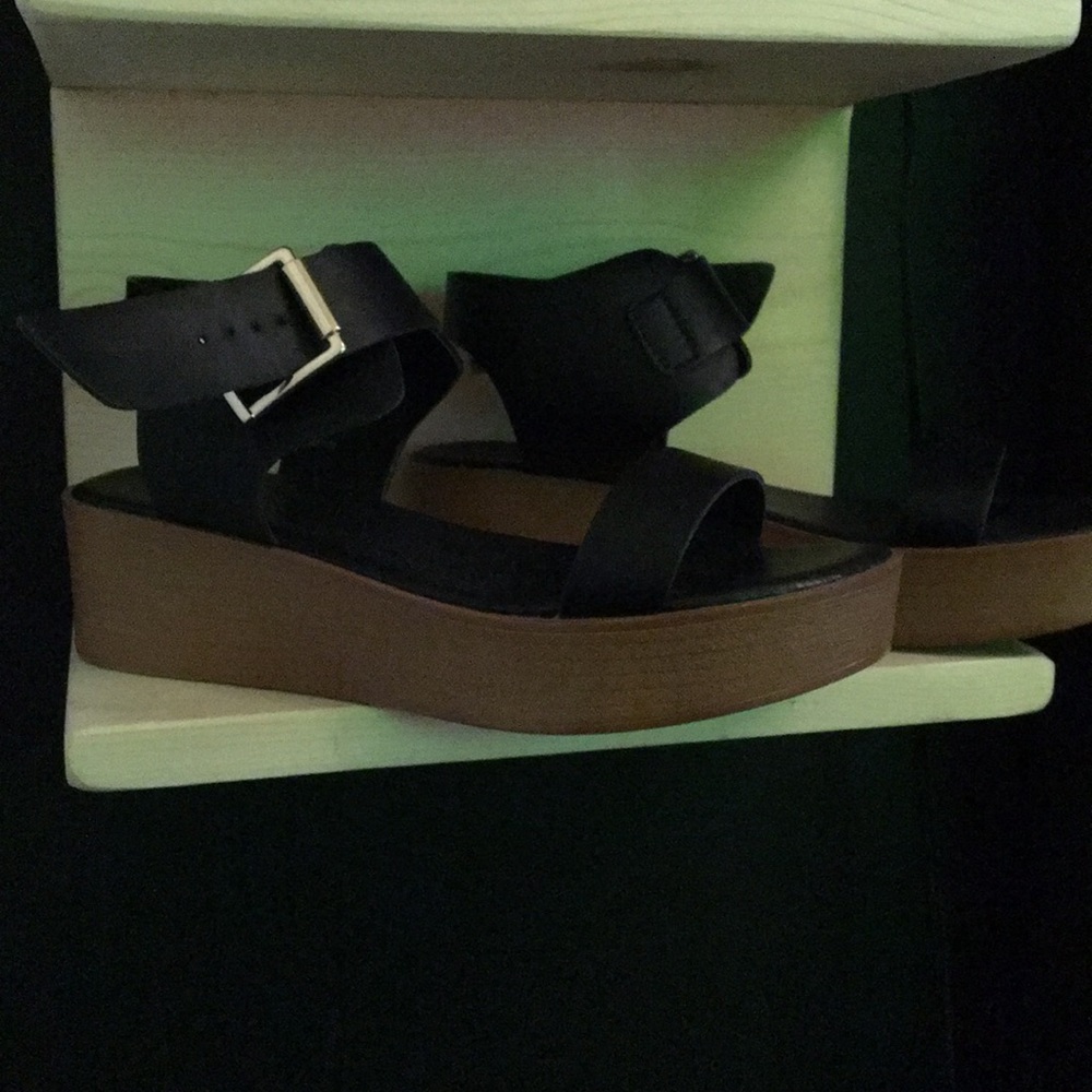 Sandals - Picture 3 of 4